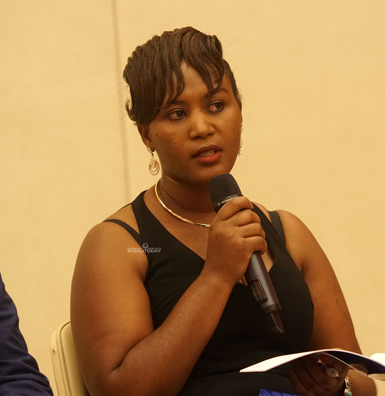 Musanabaganwa Christine, we ariyamamaza nk'uzaba ushizwe iterambere ry'umupira w'abagore muri Ferwafa