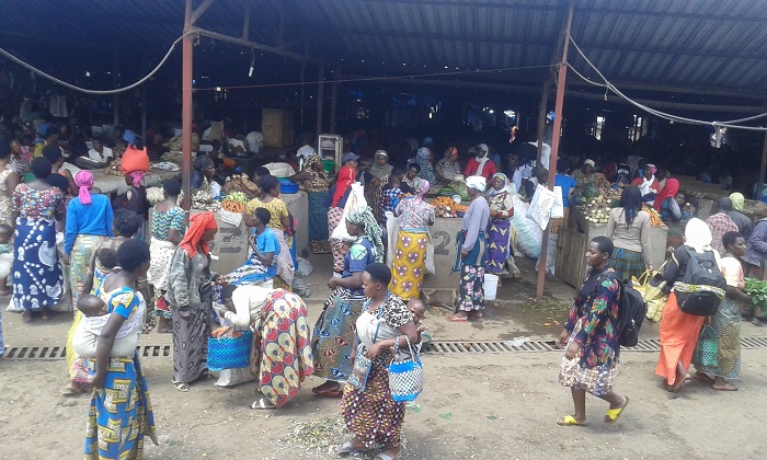 Abantu bari benshi mu isoko ry