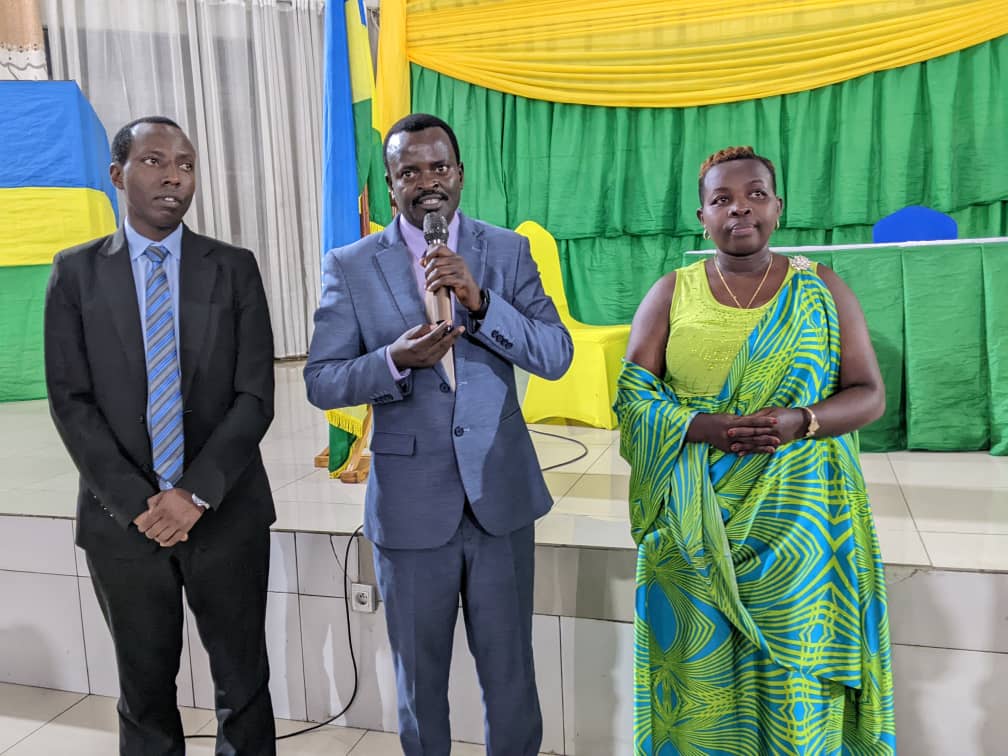 Komite Nyobozi y'Akarere ka Musanze igizwe n'Umuyobozi w'Akarere Nsengimana Claudien(hagati) Uwanyirigira Clarisse Umuyobozi w'Akarere ka Musanze wungirije Ushinzwe Iterambere n'Ubukungu ndetse na Theobald Kayiranga Umuyobozi w'Akarere ka Musanze wungirije Ushinzwe Imibereho myiza y'Abaturage