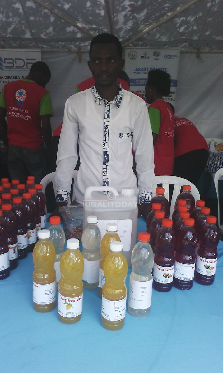 Ntezimana w'i Musanze anakora imitobe 