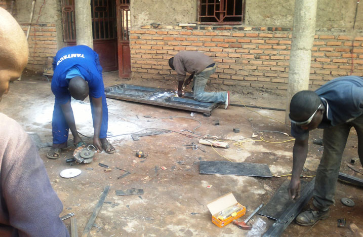 Urubyiruko rw'i Musanze ngo rwihangiye akazi gashya batatekerezaga mbere batarabona amashanyarazi nko gusudira.