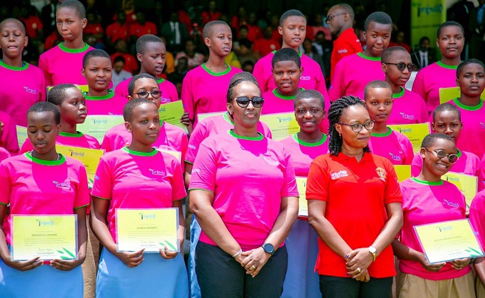 Madamu Jeannette Kagame yagaragaje ko kuganiriza umwana w