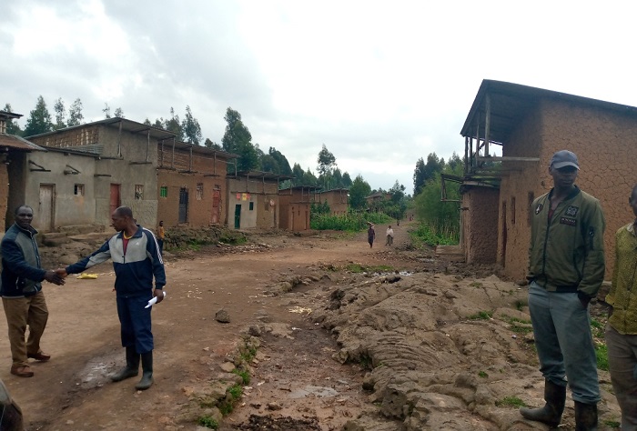 Iyo hagize uwinjira muri aka gace batamuzi bihutira kumenya uwo ari we n