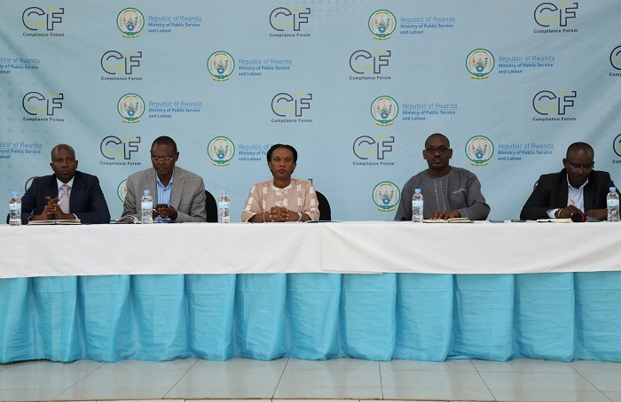 Minisitiri Rwanyindo (hagati) asaba ko ikibazo cy'abana bakoreshwa imirimo ibujijwe kivugutirwa umuti