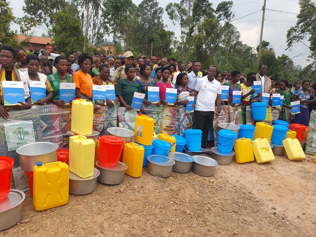 Abahagarariye amarerero bahawe ibikoresho bitandukanye bibafasha kunoza isuku