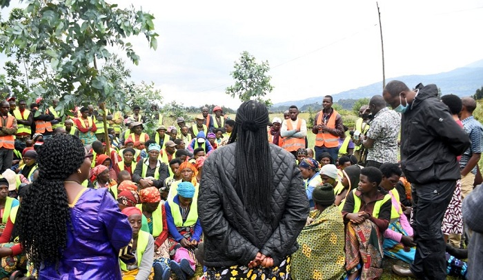 Abaturage barahamya ko VUP ikomeje kubakura mu bukene