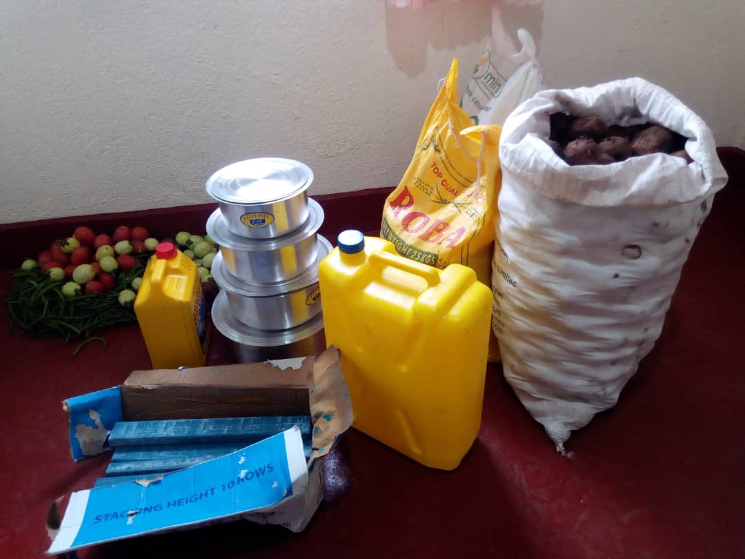 Yahawe n'ibikoresho binyuranye