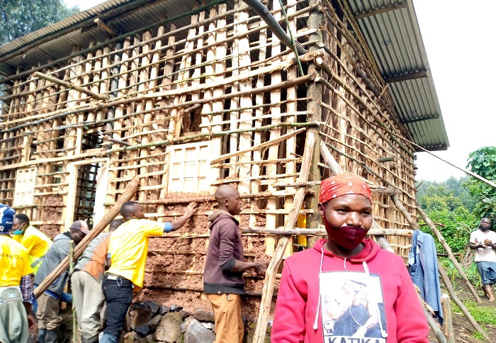 Nyiraguhirwa Florida yari atewe ibyishimo no kubakirwa inzu azajya abamo atanyagirwa