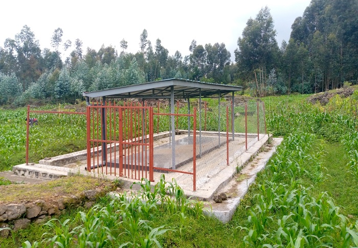 Abantu umunani bishwe n'abacengezi muri 2019 ubwo bahagabaga igitero bashyinguwe muri iyi mva 