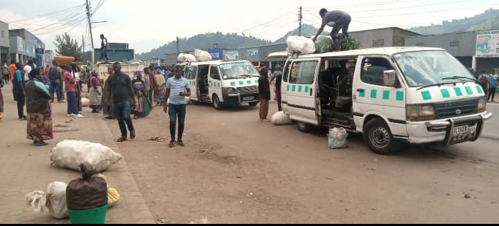 Babonye ahisanzuye ibinyabiziga byajya biparika byabakiza akajagari