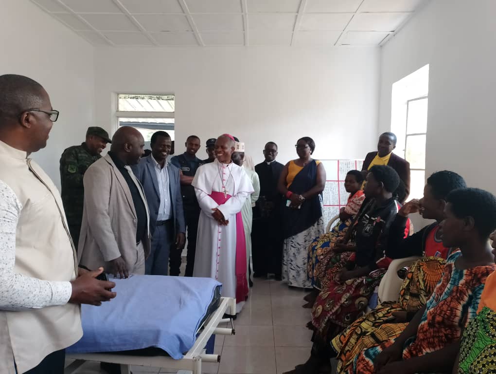 Abayobozi batandukanye bagemuriye abarwayi mu bitaro bya Ruhengeri