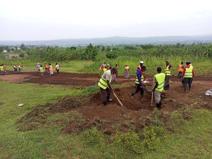 Bakora imirimo inyuranye