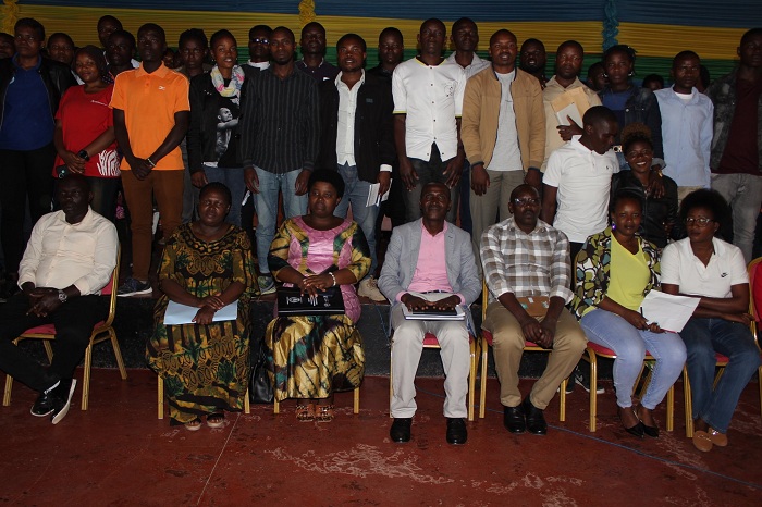 Urubyiruko rwihaye umukoro wo guhindura abakuze bakibaswe n'ingengabitekerezo ya Jenoside