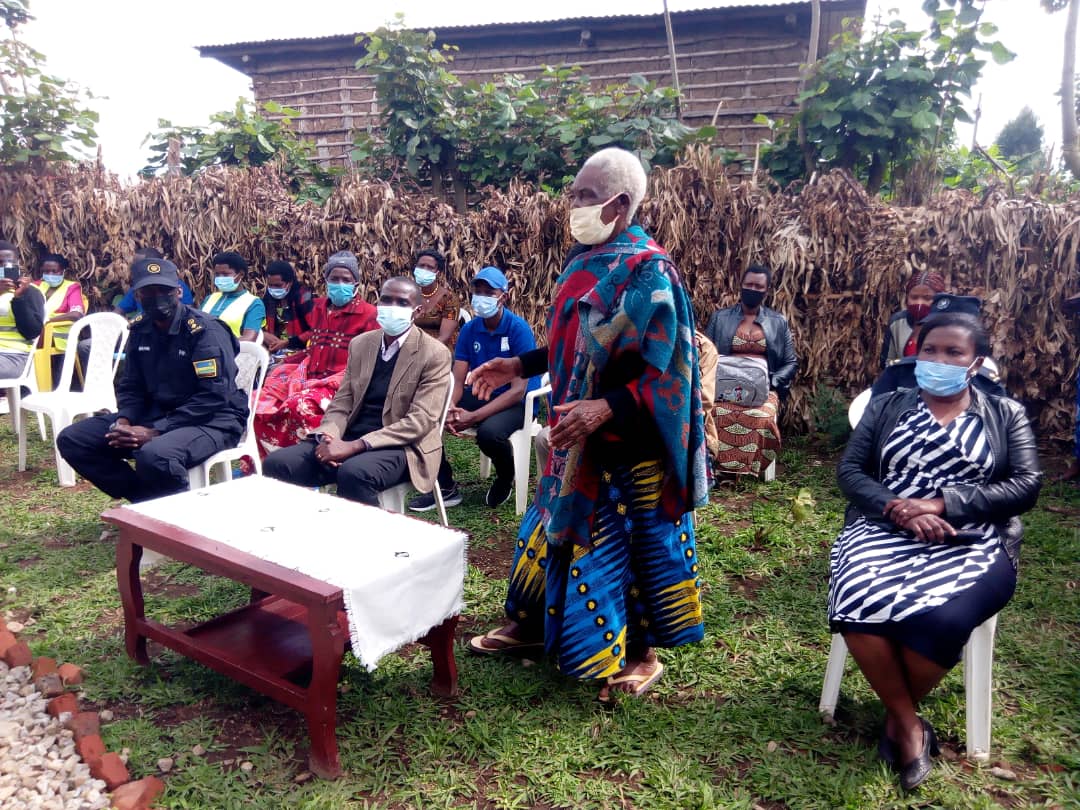 Uwo mukecu yashimiye abamwubakiye