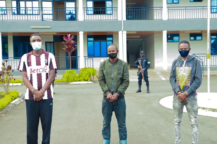 Abagabo batatu bafatiwe i Musanze batwaye ibinyabiziga basinze barimo abazinywereye mu tubari rwihishwa