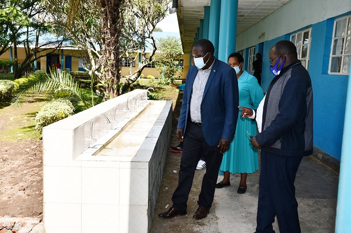 Ubuyobozi bwa Ecole des Sciences de Musanze bwashimiwe uburyo bwubatse ubukarabiro bujyanye n'igihe