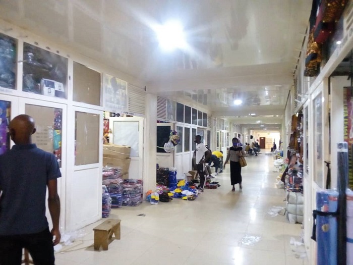 Aha ni imbere y'amaduka mu isoko rya Goiko Plaza