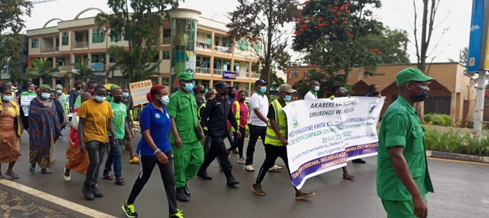 Mu gutangiza ubukangurambaga bwo kwimakaza umuco w'isuku no kubungabunga ibidukikije abaturage bahamagariwe kubigira umuco