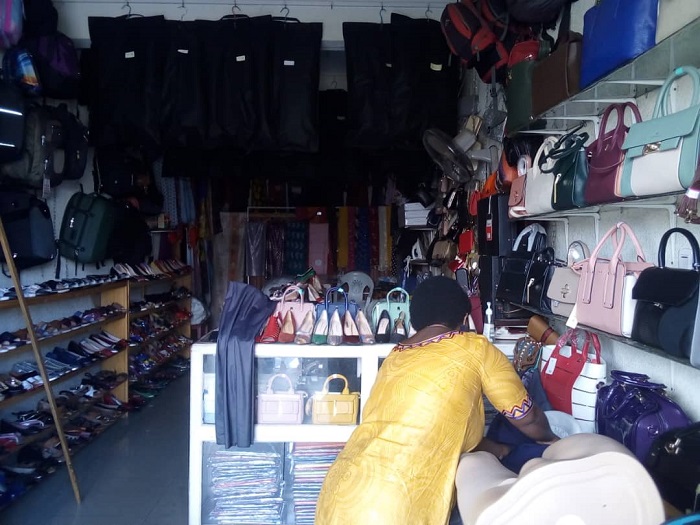 Bari baranguye ibicuruzwa byinshi kugira ngo abakenera ibyo kwambara batabibura