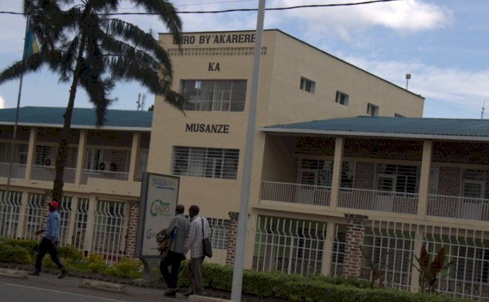 Inyubako Akarere gakoreramo na yo ngo ntijyanye n'igihe