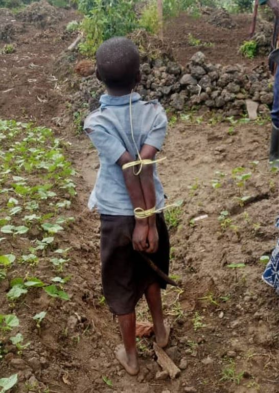 Aravugwaho guhambira umwana we akamusiga amukingiranye mu nzu 