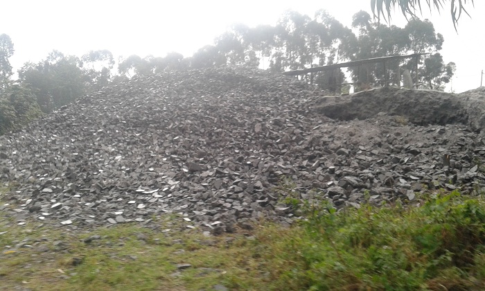 Aya makoro ngo ni yo avamo ivumbi ribangamiye abaturage