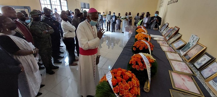 Musenyeri Mbonyintege yahaye umugisha abaruhukiye mu rwibutso rwa Nyarusange