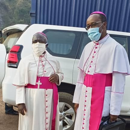Musenyeri Sinayobye na Mugenzi we ubwo yari yasuye Diyosezi ya Bukavu