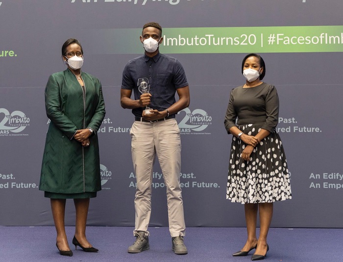 Yves Mutabazi ari kumwe na Madamu Jeannette Kagame na Rosemary Mbabazi, Minisitiri w