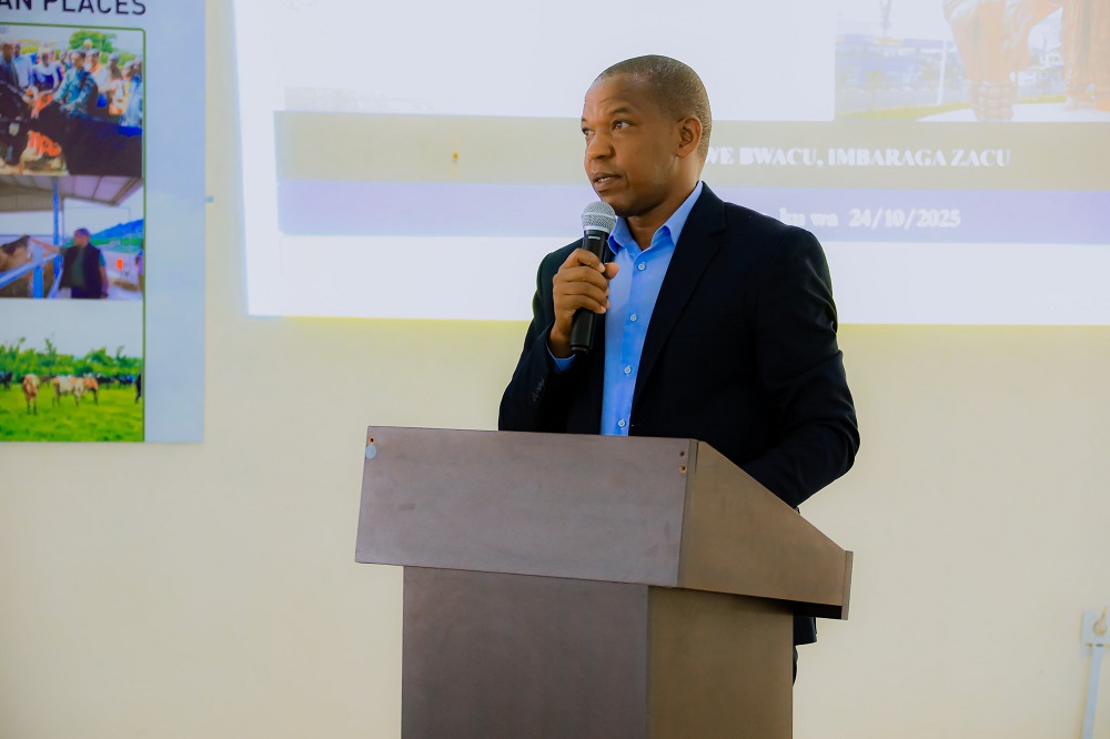 Umuyobozi Nshingwabikorwa w'Akarere, Mutsinzi Antoine, yagaragaje ibyo bishimira byagezweho, ndetse n'ibikeneye kongerwamo ingufu birimo nko kurangiza imanza gacaca zitararangira no kubakira abarokotse Jenoside yakorewe Abatutsi bakeneye kubakirwa no gusanirwa inzu babamo