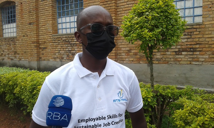 Muvunyi, Umukozi w'umushinga Expertise France