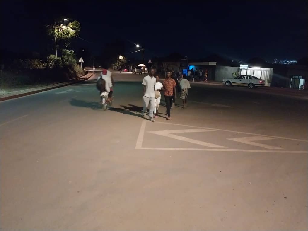 Imihanda ya kaburimbo ni kimwe mu byo bishimira bagezeho na bo babigizemo uruhare. Iriho n'amatara afasha abantu kuyikoresha no mu masaha ya nijoro