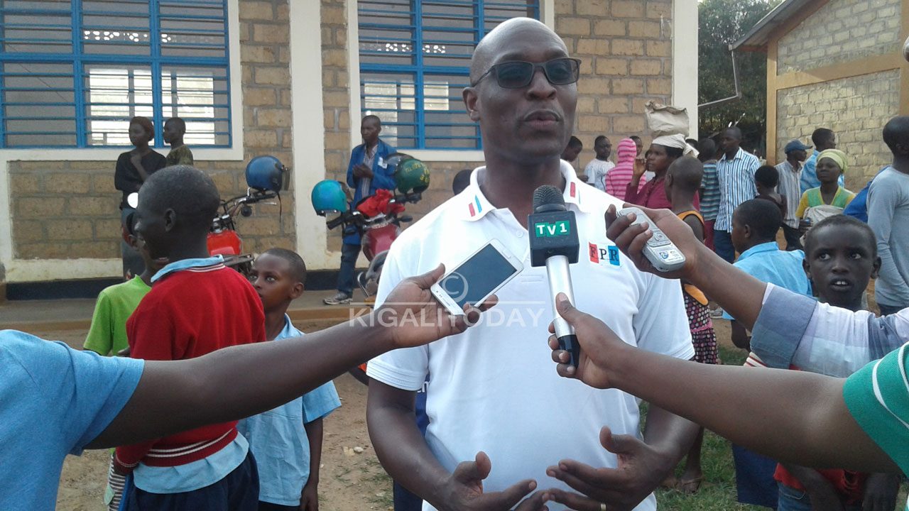 Muzora avuga ko amafaranga yo kugeza amazi kuri iri shuri yatanzwe n'abanyamuryango ba FPR Inkotanyi bakorera iki kigo