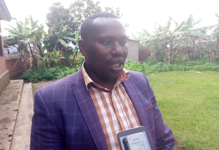 Umunyamabanga Nshingwabikorwa w'Umurenge wa Kagogo, Mwambutsa Amani Wilson, yizeza abaturage ko hagiye gukorwa ibishoboka icyo kibazo ntikizongere kubaho