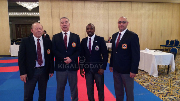 We na bamwe mu barimu babakoresheje iki kizami