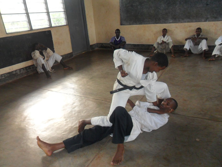 N'abahungu Niyigena arabahiga.