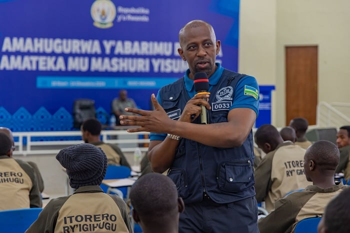 Urwego rw'Igihugu rushinzwe Ubugenzacyaha (RIB), rwatanze ibiganiro muri aya mahugurwa