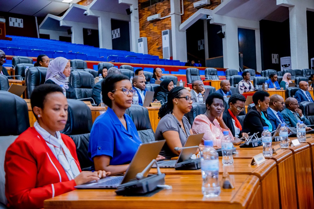 Abadepite basabye Ibiro bya Minisitiri w'Intebe kwihutisha politiki igenga itangazamakuru