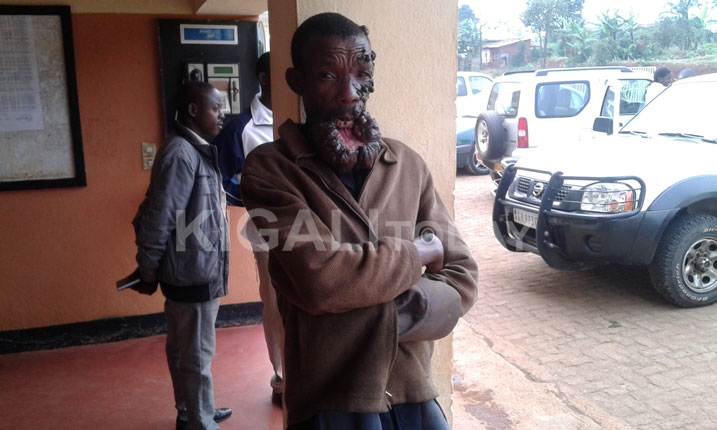 Nabonibo ngo ahetse umusaraba w