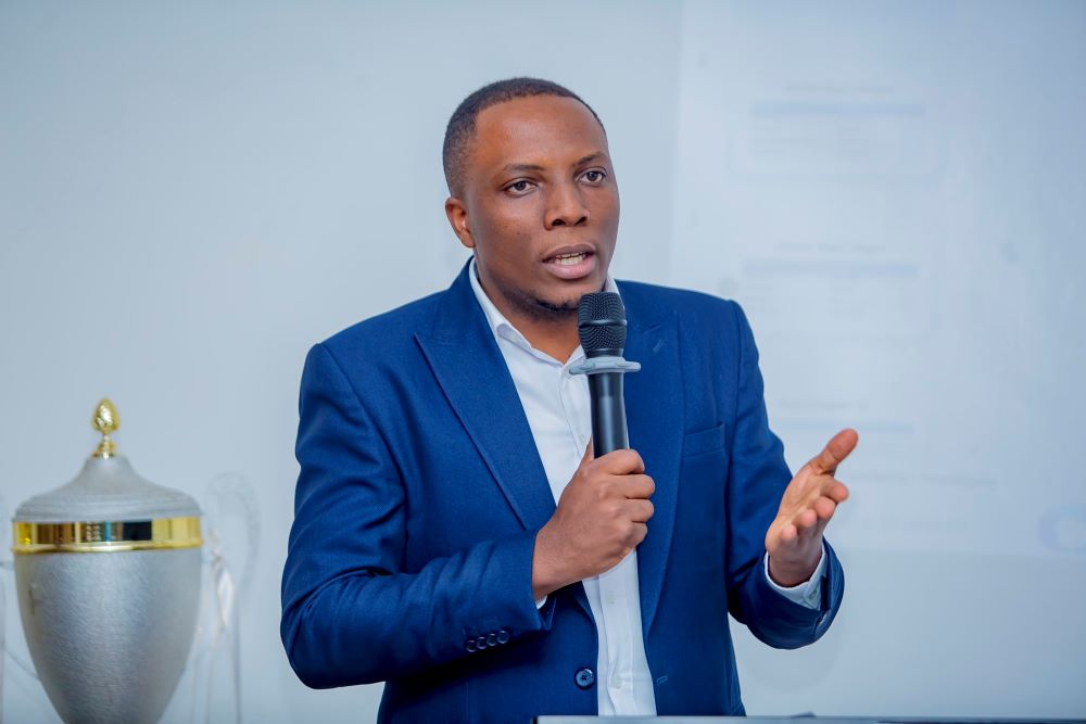 Namenye Patrick wari ugikorera Rayon Sports yarasezeye yavuye mu biro burundu