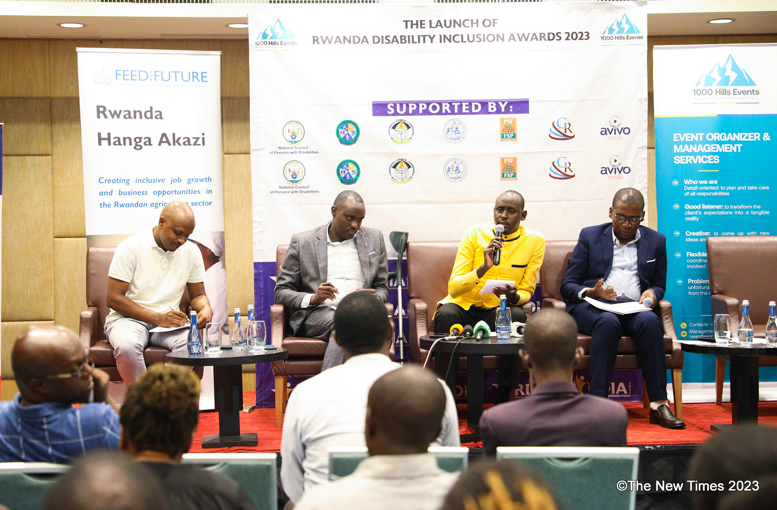 Nathan Offo Ntaganzwa (ufite indangururamajwi) yasobanuye iby