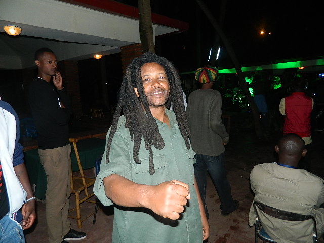 Natty Dread ahamya ko hari agatsiko k'abantu kamurwanyije kagatuma indirimbo ze zidakinwa ku maradio 