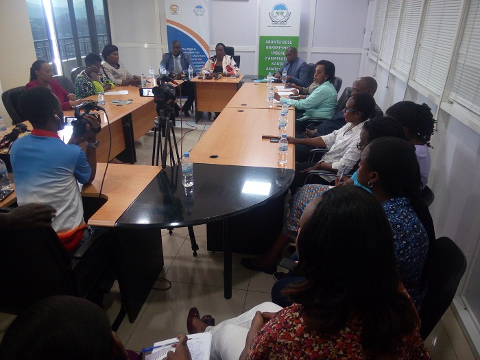 Ikiganiro cyitabiriwe n'abanyamakuru ndetse n'abandi bakozi b'iyo komisiyo