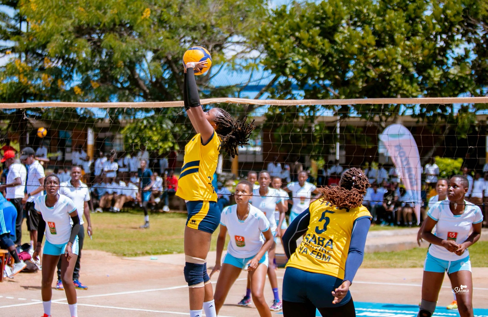 Ndagijimana Iris wa RRA atanga umupira