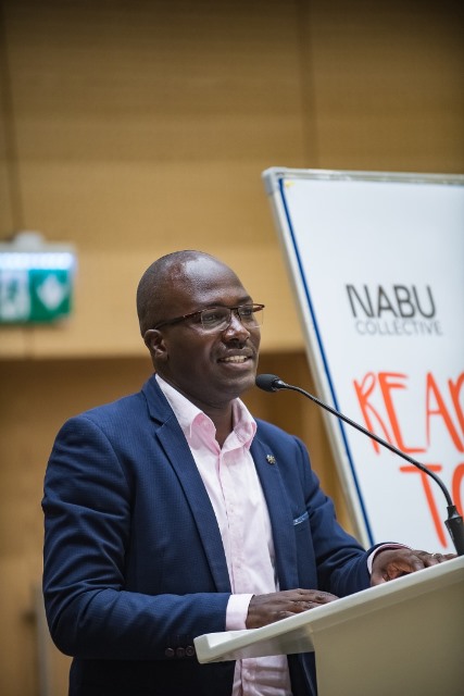 Dr. Ndayambaje avuga ko iri koranabuhanga rizama abana amatsiko