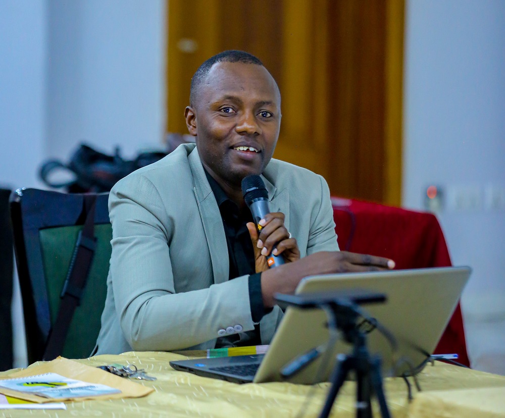 Ndayisaba Alphonse ni we Perezida w'abasifuzi ba Volleyball mu Rwanda, akaba n'umusifuzi mpuzamahanga 