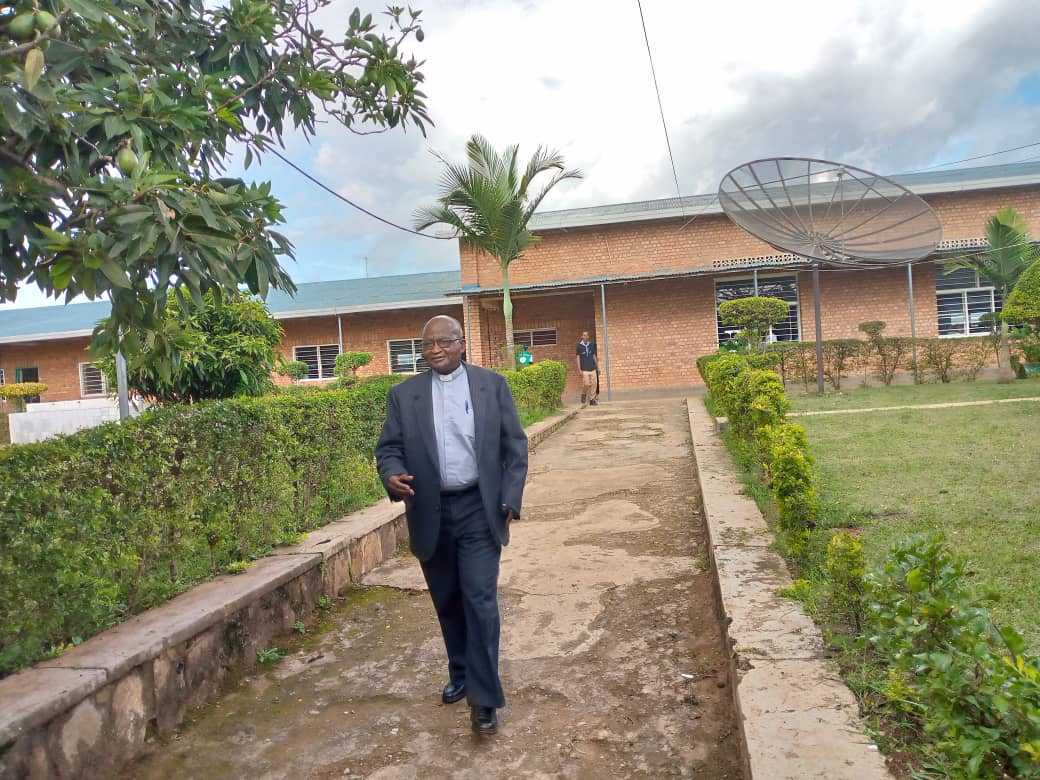 Musenyeri André Havugimana wayoboraga Seminari nto ya Ndera yaragijwe Mutagatifu Vincent de Paul