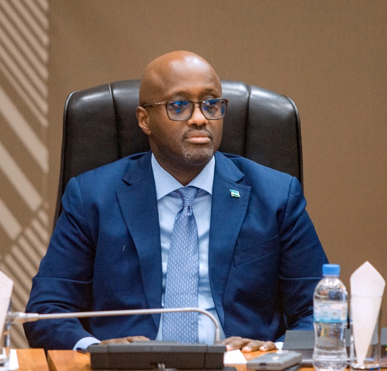 Minisitiri Nduhungirehe ubwo yari mu Nteko