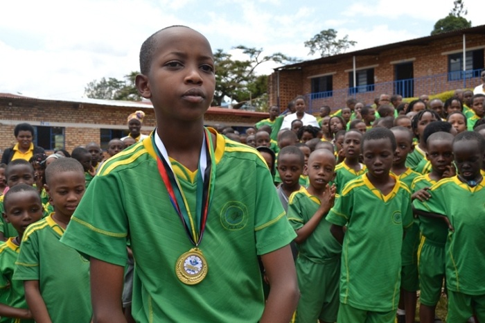 Abana biga kuri New Vision Primary School i Huye batangariye Rugwiro watsinze amarushanwa