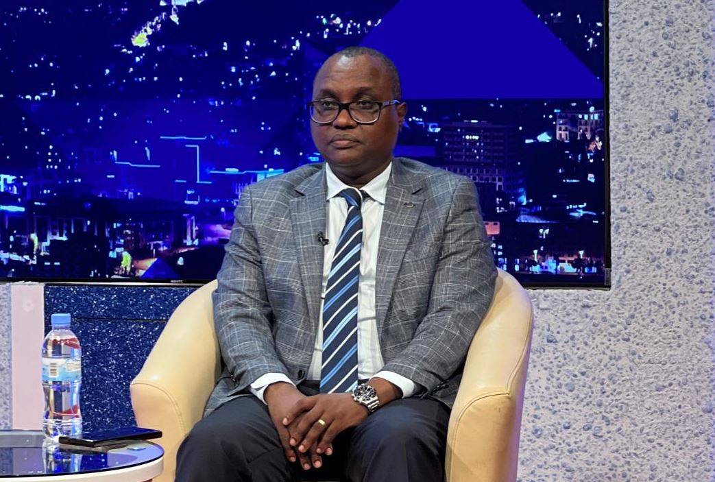 Dr Ngabitsinze Jean Chrysostome wayoboraga MINICOM asimbujwe mu gihe iyi Minisiteri yahanganye mu minsi ishize n'ikibazo cy'abacuruzi bahagarikiwe umuceri bazanaga mu Rwanda bawukuye muri Tanzania ndetse n'ikibazo cy'umuceri wa Bugarama i Rusizi wabuze isoko ukangirika